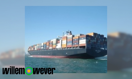 Hoe blijven containers op een schip staan als het stormt?