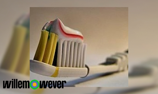 Hoe komen de streepjes in de tandpasta?