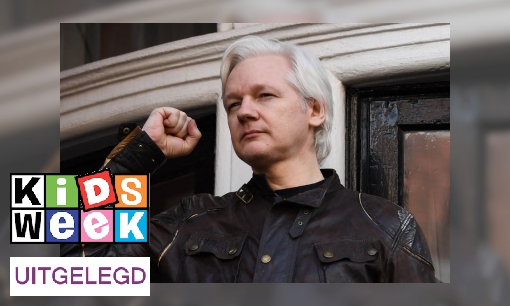 Plaatje Grote geheimonthuller vrijgelaten. Julian Assange bekent dat hij een spion is, maar meent er niks van