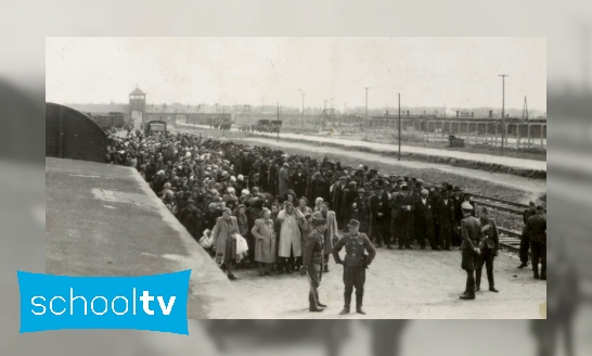 Plaatje Anne Frank in vernietigingskamp Auschwitz-Birkenau