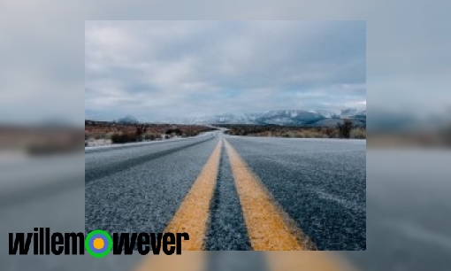 Waarom bevriest de weg minder snel als er zout op wordt gestrooid?