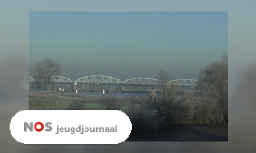 Boten op het droge na ongeluk met schip