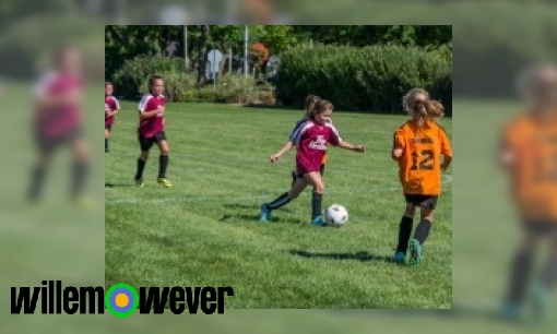 Plaatje Kunnen meisjes van 13 jaar ook bij een profclub voetballen ?
