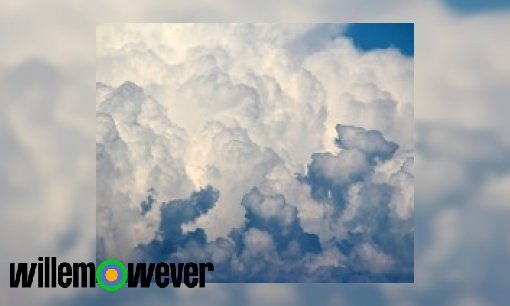 Waarom worden wolken donkerder als er meer regen in zit?