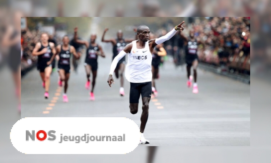 Plaatje Historisch record: atleet Kipchoge loopt marathon binnen 2 uur