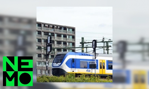 Plaatje Als je in de trein omhoog springt,  land je dan op dezelfde plek?