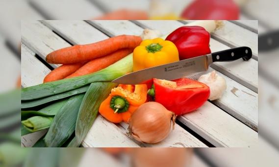 Plaatje Jeugdbieb challenge: helpen met koken