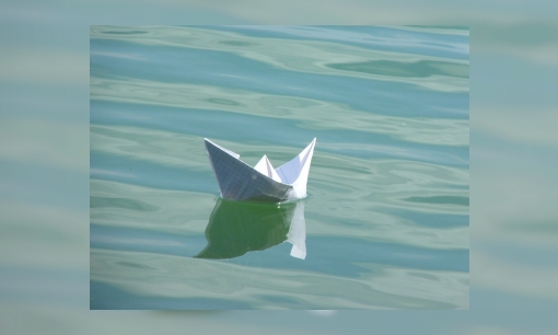 Plaatje Jeugdbieb challenge: vouw een papieren bootje